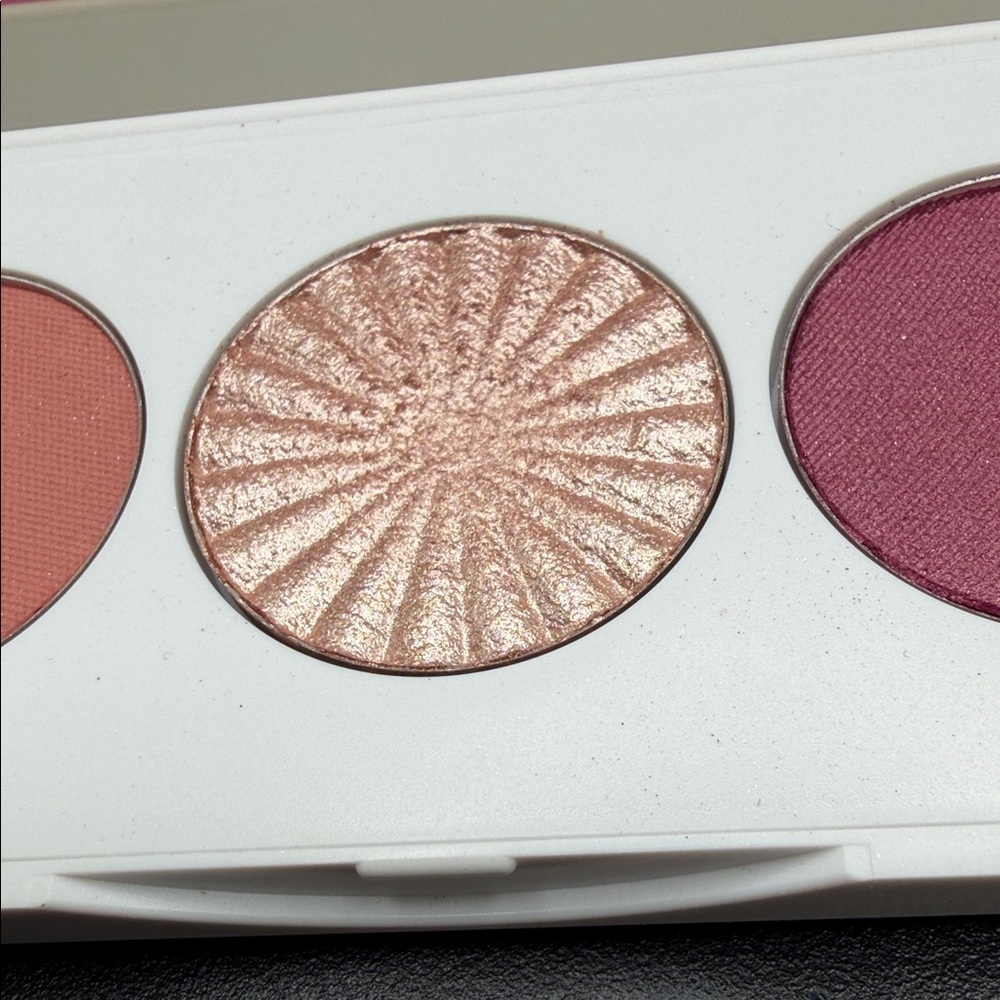 OFRA Signature Palette Symphony Eyeshadow Palette - Pink Shades - Picture 3 of 4
